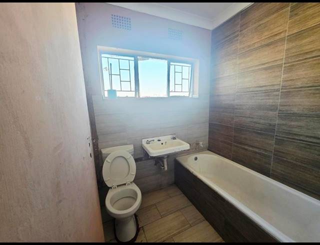 5 BEDROOM HOUSE FOR SALE IN KLOPPERPARK